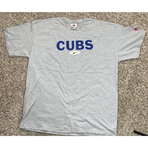 Nike Center Swoosh Chicago Cubs 2XL Gray Shirt - Picture 1 of 9